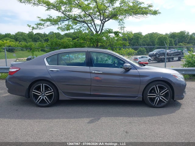 2017 Honda Accord Touring V6 მანქანა იყიდება აუქციონზე, vin: 1HGCR3F97HA802028, აუქციონის ნომერი: 12647867