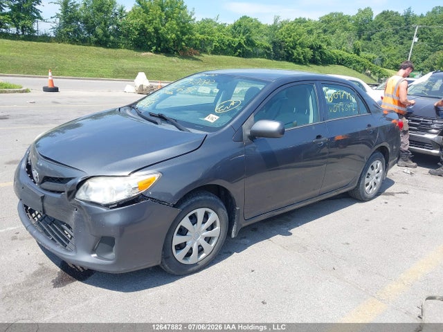 2013 Toyota Corolla Ce მანქანა იყიდება აუქციონზე, vin: 2T1BU4EE6DC047697, აუქციონის ნომერი: 12647882