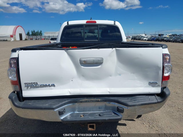 12647920 :رقم المزاد ، 5TFMU4FN1FX028776 vin ، 2015 Toyota Tacoma V6 مزاد بيع