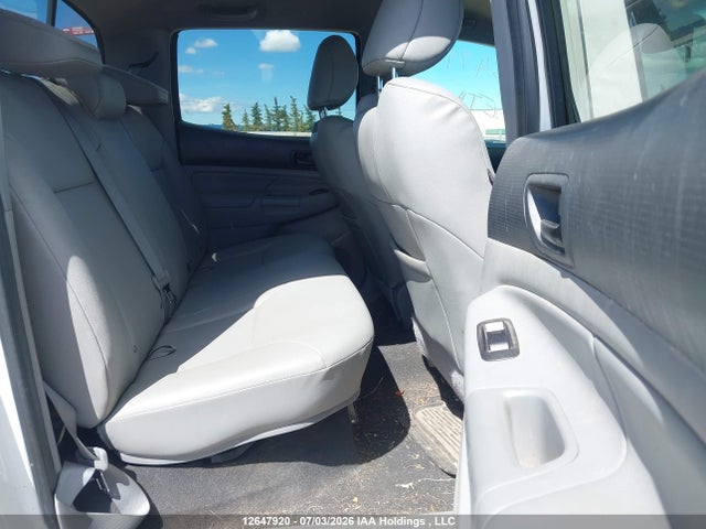 12647920 :رقم المزاد ، 5TFMU4FN1FX028776 vin ، 2015 Toyota Tacoma V6 مزاد بيع