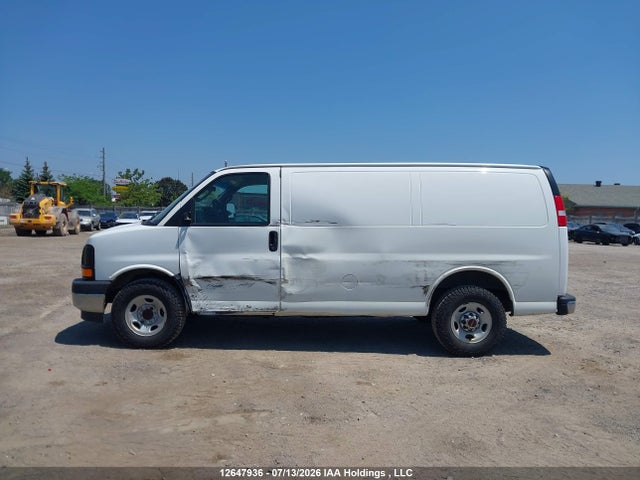 GMC Savana 2500 Work Van 2017 1GTW7AFF1H1309005 Image 13