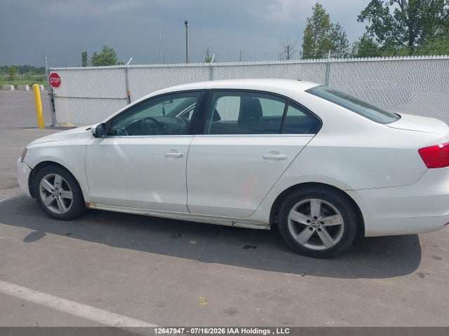 2012 Volkswagen Jetta 2.5l Comfortline/2.5l Sportline მანქანა იყიდება აუქციონზე, vin: 3VWDX7AJXCM384610, აუქციონის ნომერი: 12647947