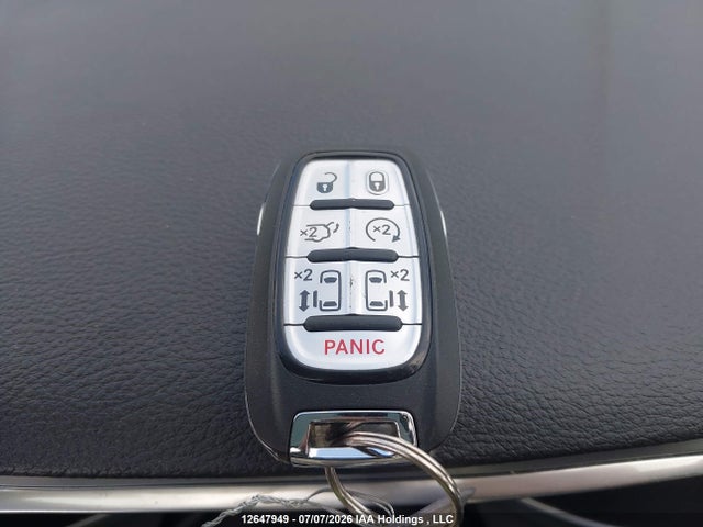Chrysler Pacifica Limited 2025 2C4RC1GG7SR602183 Image 11
