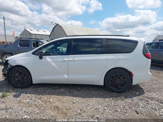 Chrysler Pacifica Limited 2025 2C4RC1GG7SR602183 Image 15