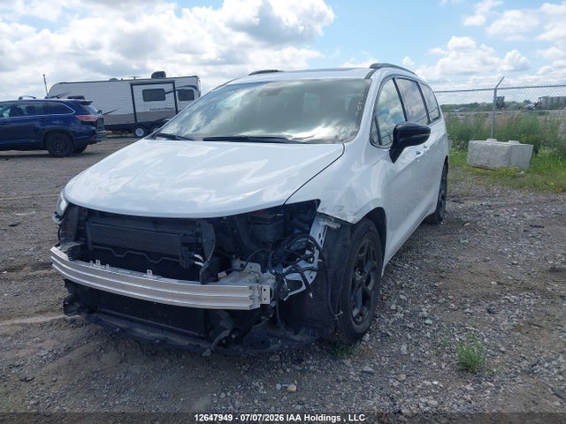 Chrysler Pacifica Limited 2025 2C4RC1GG7SR602183 Image 2