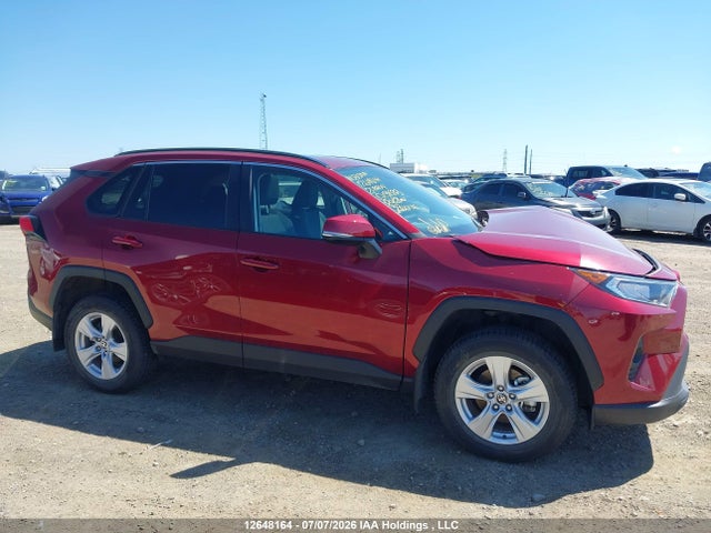12648164 :رقم المزاد ، 2T3R1RFV8MW191633 vin ، 2021 Toyota Rav4 Xle مزاد بيع