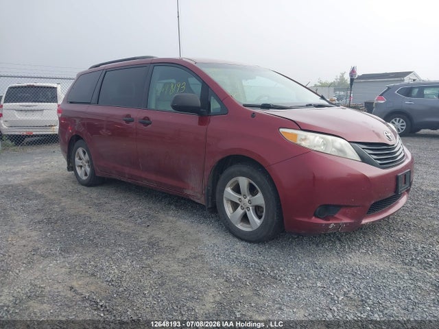 2011 Toyota Sienna მანქანა იყიდება აუქციონზე, vin: 5TDZK3DC0BS002810, აუქციონის ნომერი: 12648193