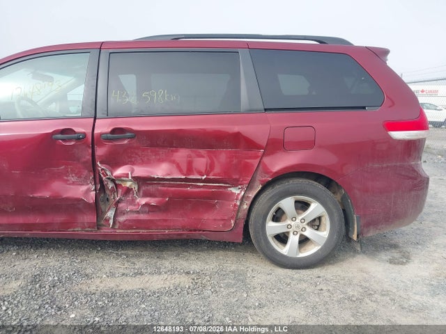12648193 :رقم المزاد ، 5TDZK3DC0BS002810 vin ، 2011 Toyota Sienna مزاد بيع
