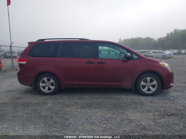 12648193 :رقم المزاد ، 5TDZK3DC0BS002810 vin ، 2011 Toyota Sienna مزاد بيع