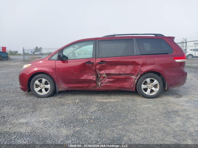 12648193 :رقم المزاد ، 5TDZK3DC0BS002810 vin ، 2011 Toyota Sienna مزاد بيع