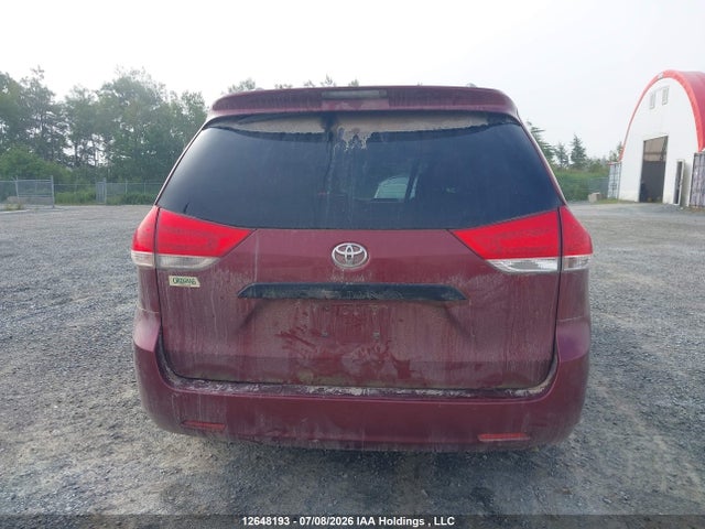 12648193 :رقم المزاد ، 5TDZK3DC0BS002810 vin ، 2011 Toyota Sienna مزاد بيع