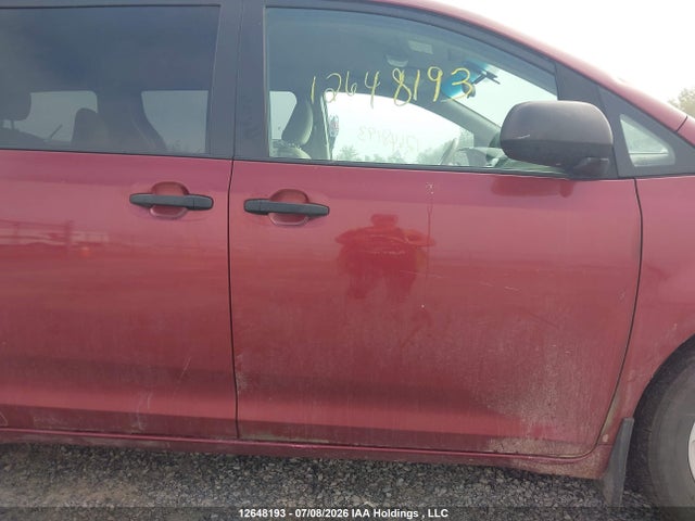 12648193 :رقم المزاد ، 5TDZK3DC0BS002810 vin ، 2011 Toyota Sienna مزاد بيع