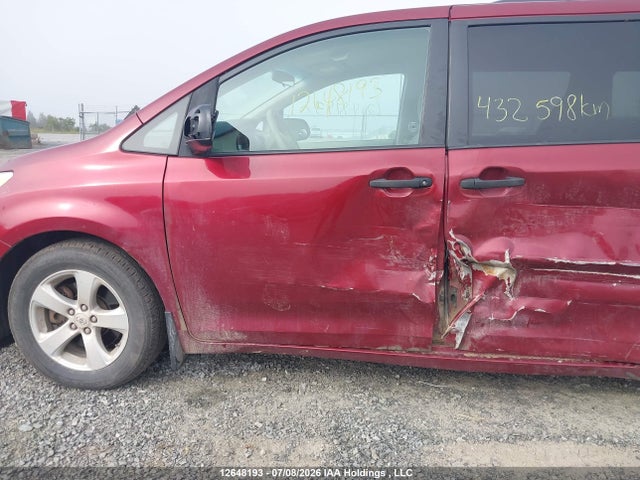 12648193 :رقم المزاد ، 5TDZK3DC0BS002810 vin ، 2011 Toyota Sienna مزاد بيع