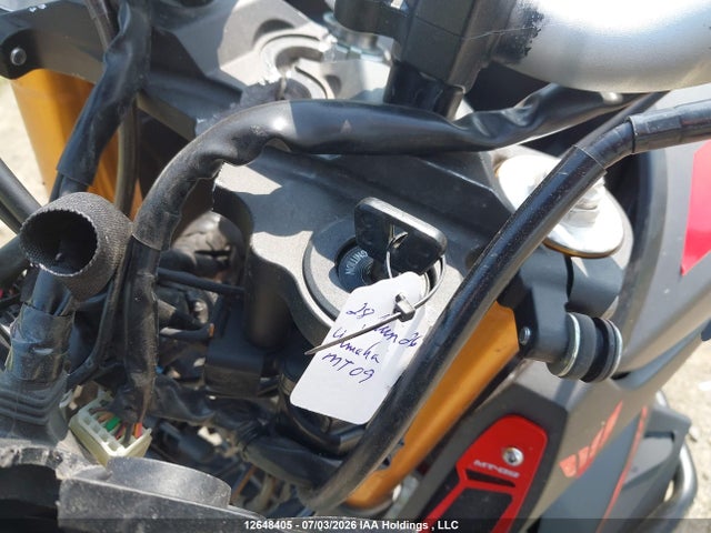 Yamaha FZ09 2015 JYARN33NXFA000930 Image 11