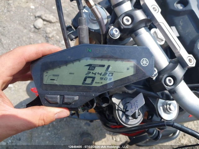 Yamaha FZ09 2015 JYARN33NXFA000930 Image 7