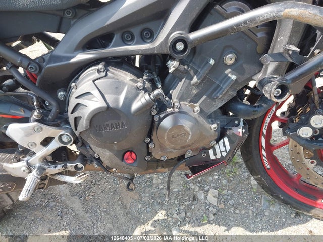 Yamaha FZ09 2015 JYARN33NXFA000930 Image 8
