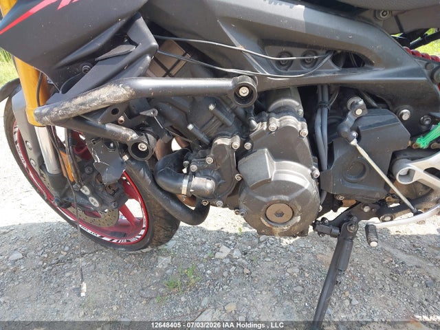 Yamaha FZ09 2015 JYARN33NXFA000930 Image 9