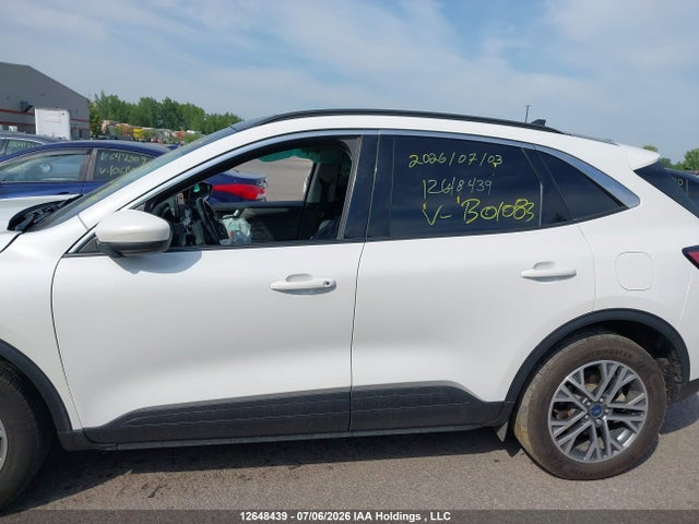 Продаж на аукціоні авто 2022 Ford Escape Sel Hybrid, vin: 1FMCU9CZ2NUB01083, номер лоту: 12648439