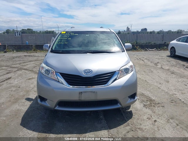12648586 :رقم المزاد ، 5TDJK3DC2BS013143 vin ، 2011 Toyota Sienna Le مزاد بيع