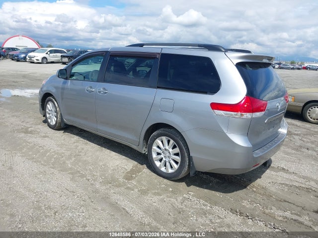 12648586 :رقم المزاد ، 5TDJK3DC2BS013143 vin ، 2011 Toyota Sienna Le مزاد بيع
