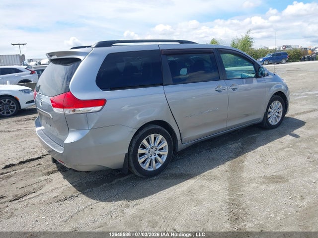 12648586 :رقم المزاد ، 5TDJK3DC2BS013143 vin ، 2011 Toyota Sienna Le مزاد بيع