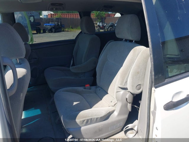 2010 Toyota Sienna Ce მანქანა იყიდება აუქციონზე, vin: 5TDZK4CC3AS327764, აუქციონის ნომერი: 12648754