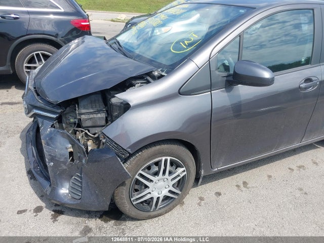 2015 Toyota Yaris Le მანქანა იყიდება აუქციონზე, vin: VNKKTUD34FA055881, აუქციონის ნომერი: 12648811
