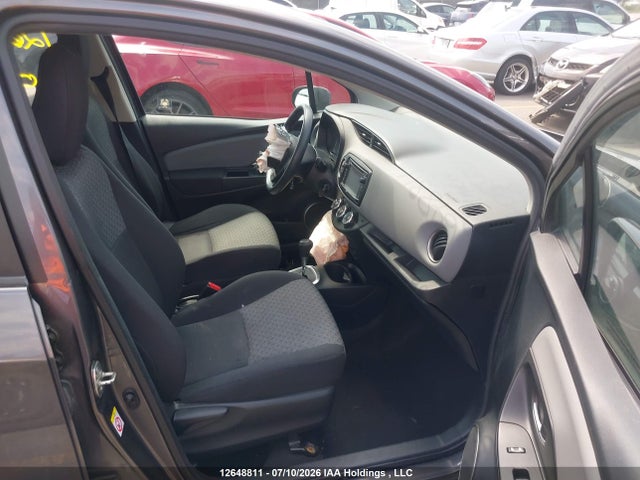 2015 Toyota Yaris Le მანქანა იყიდება აუქციონზე, vin: VNKKTUD34FA055881, აუქციონის ნომერი: 12648811