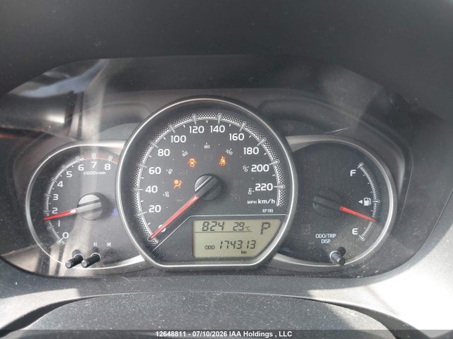 2015 Toyota Yaris Le მანქანა იყიდება აუქციონზე, vin: VNKKTUD34FA055881, აუქციონის ნომერი: 12648811