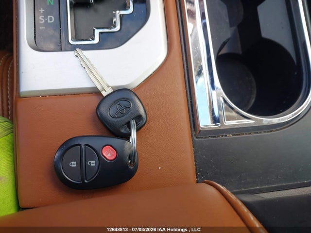 Продаж на аукціоні авто 2017 Toyota Tundra Crewmax 1794/platinum, vin: 5TFAY5F13HX631001, номер лоту: 12648813