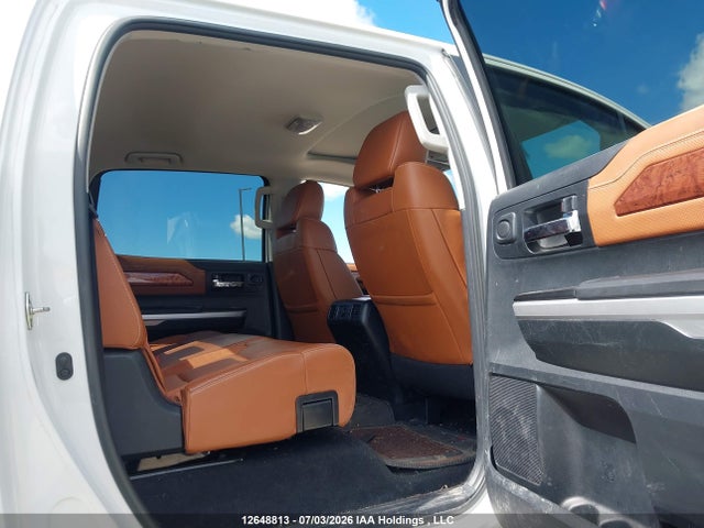 Продаж на аукціоні авто 2017 Toyota Tundra Crewmax 1794/platinum, vin: 5TFAY5F13HX631001, номер лоту: 12648813