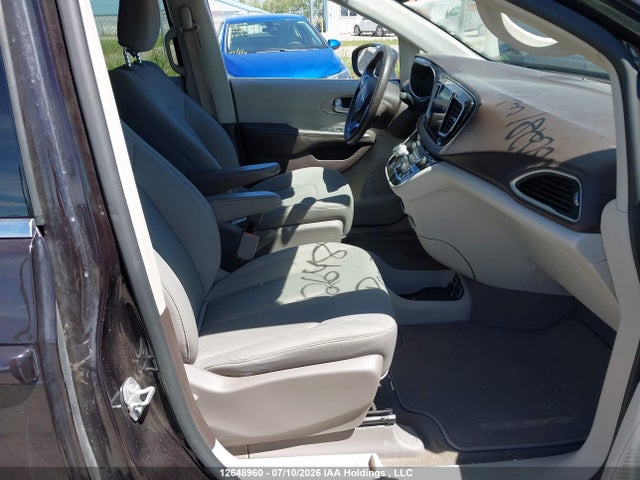 2017 Chrysler Pacifica Touring მანქანა იყიდება აუქციონზე, vin: 2C4RC1DG4HR660281, აუქციონის ნომერი: 12648960