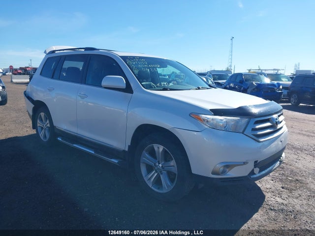2013 Toyota Highlander V6 მანქანა იყიდება აუქციონზე, vin: 5TDBK3EH7DS243150, აუქციონის ნომერი: 12649160