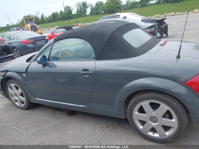 2001 Audi Tt Roadster მანქანა იყიდება აუქციონზე, vin: TRUTC28NX11000380, აუქციონის ნომერი: 12644437