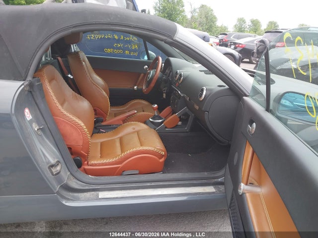 2001 Audi Tt Roadster მანქანა იყიდება აუქციონზე, vin: TRUTC28NX11000380, აუქციონის ნომერი: 12644437