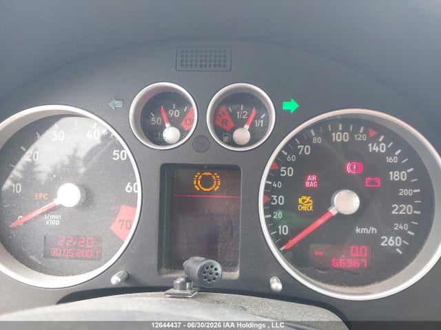 2001 Audi Tt Roadster მანქანა იყიდება აუქციონზე, vin: TRUTC28NX11000380, აუქციონის ნომერი: 12644437