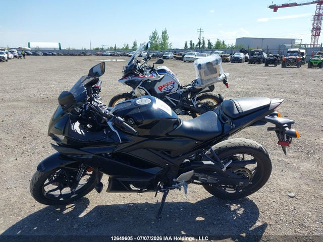 Yamaha Yzfr3 A 2022 MH3RH18N0NK002074 Image 15