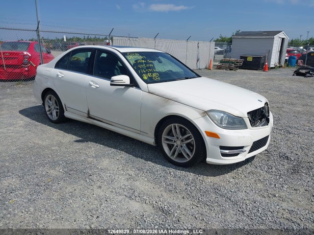 2013 Mercedes-benz C 300 4matic მანქანა იყიდება აუქციონზე, vin: WDDGF8AB0DA825747, აუქციონის ნომერი: 12649829