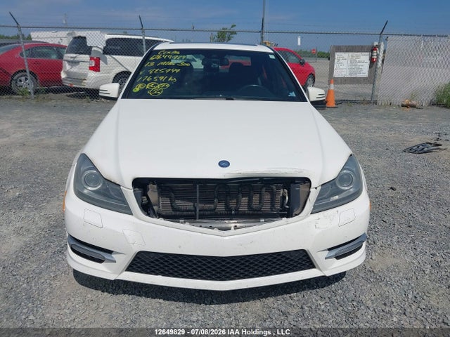 2013 Mercedes-benz C 300 4matic მანქანა იყიდება აუქციონზე, vin: WDDGF8AB0DA825747, აუქციონის ნომერი: 12649829