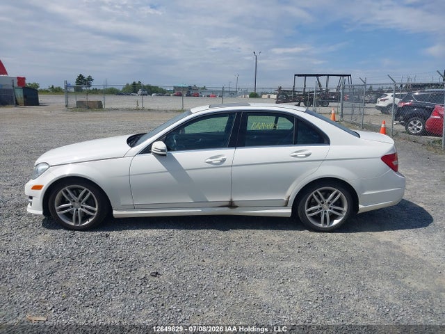 2013 Mercedes-benz C 300 4matic მანქანა იყიდება აუქციონზე, vin: WDDGF8AB0DA825747, აუქციონის ნომერი: 12649829