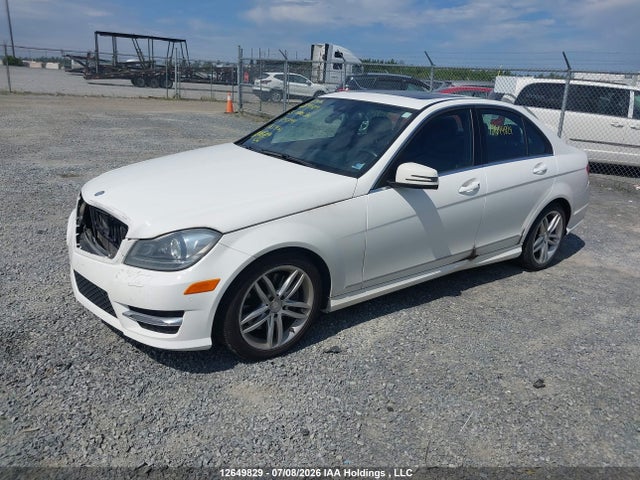 2013 Mercedes-benz C 300 4matic მანქანა იყიდება აუქციონზე, vin: WDDGF8AB0DA825747, აუქციონის ნომერი: 12649829