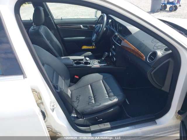 2013 Mercedes-benz C 300 4matic მანქანა იყიდება აუქციონზე, vin: WDDGF8AB0DA825747, აუქციონის ნომერი: 12649829