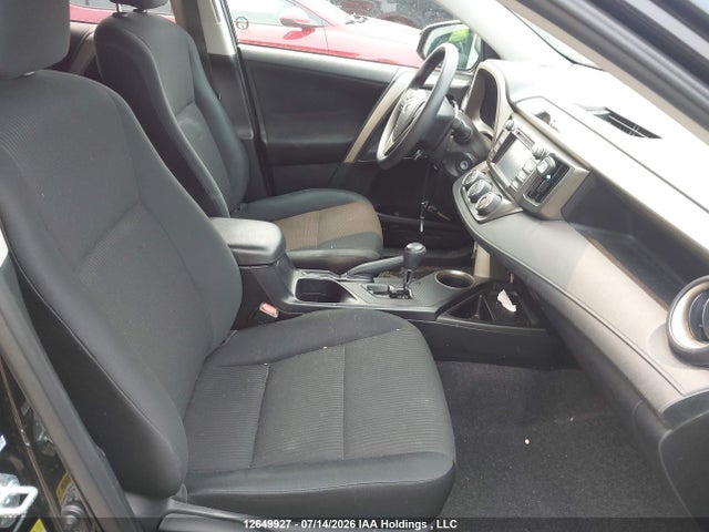2T3BFREV2FW238467 Toyota RAV4 LE
