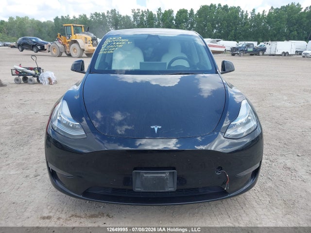 Tesla Model Y 2022 7SAYGDEE0NF372198 Image 13