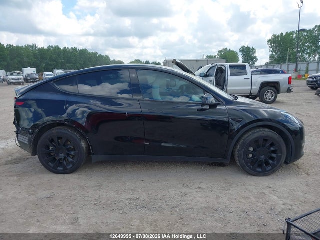 Tesla Model Y 2022 7SAYGDEE0NF372198 Image 14