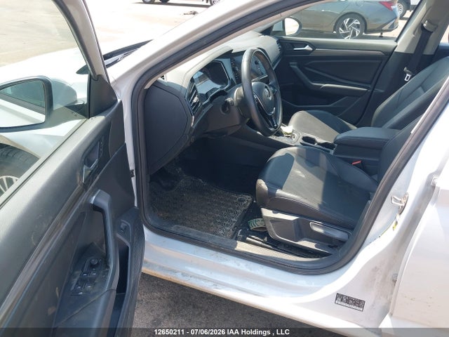 2019 Volkswagen Jetta 1.4 Tsi Highline მანქანა იყიდება აუქციონზე, vin: 3VWE57BU4KM017560, აუქციონის ნომერი: 12650211