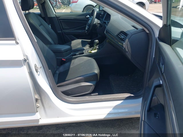 2019 Volkswagen Jetta 1.4 Tsi Highline მანქანა იყიდება აუქციონზე, vin: 3VWE57BU4KM017560, აუქციონის ნომერი: 12650211