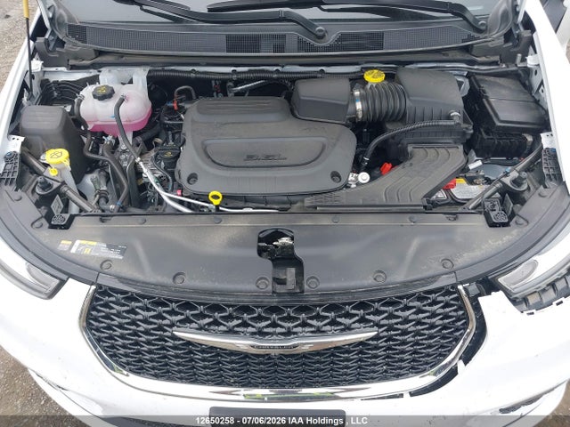 Chrysler Pacifica Limited 2026 2C4RC1GG0TR279287 Image 10