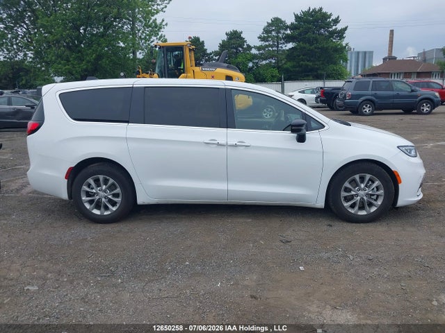 Chrysler Pacifica Limited 2026 2C4RC1GG0TR279287 Image 12