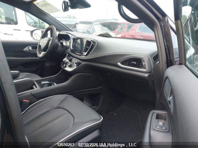Chrysler Pacifica Limited 2026 2C4RC1GG6TR233916 Image 12